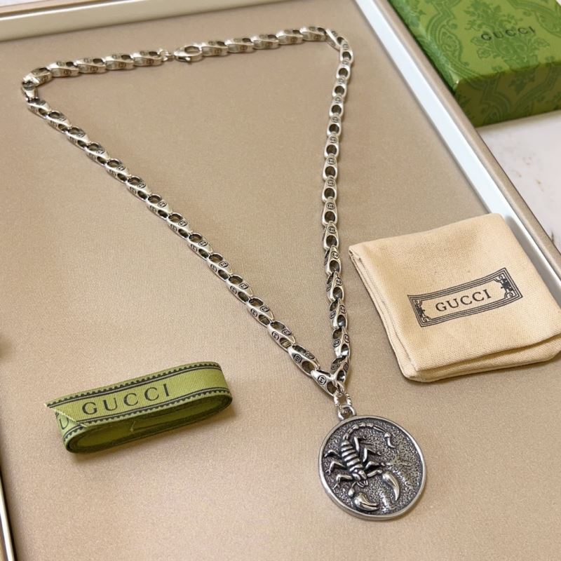 G*u*i necklaces